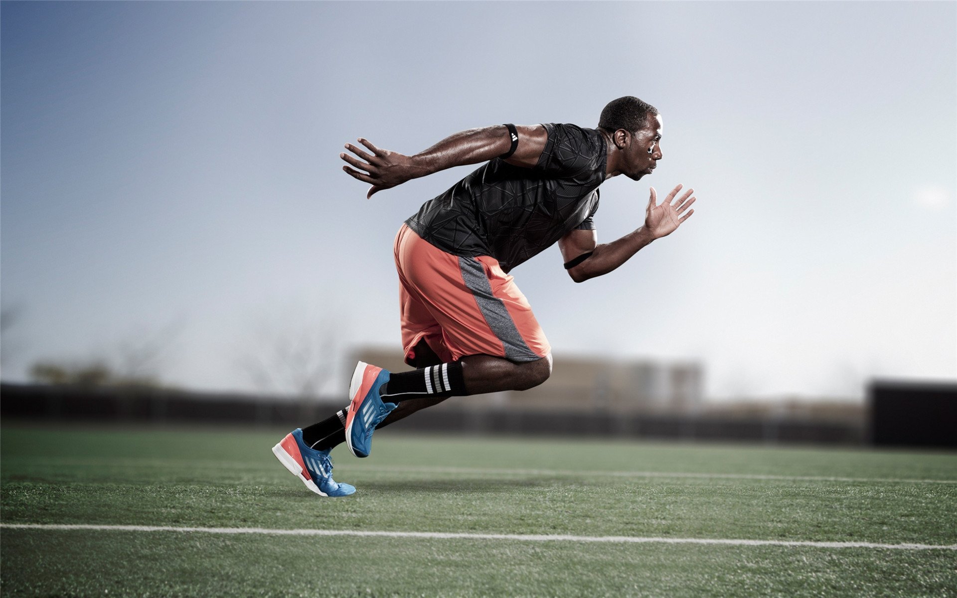 短跑新星闪耀全国锦标赛 破纪录夺冠引关注